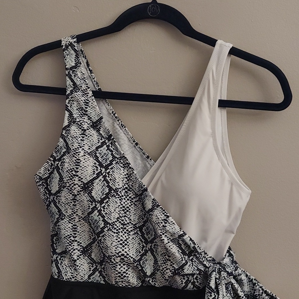 CUPSHE M Summer Seaside Surplice One Piece Snakeskin Pattern Swimsuit M Beachy - Picture 6 of 12